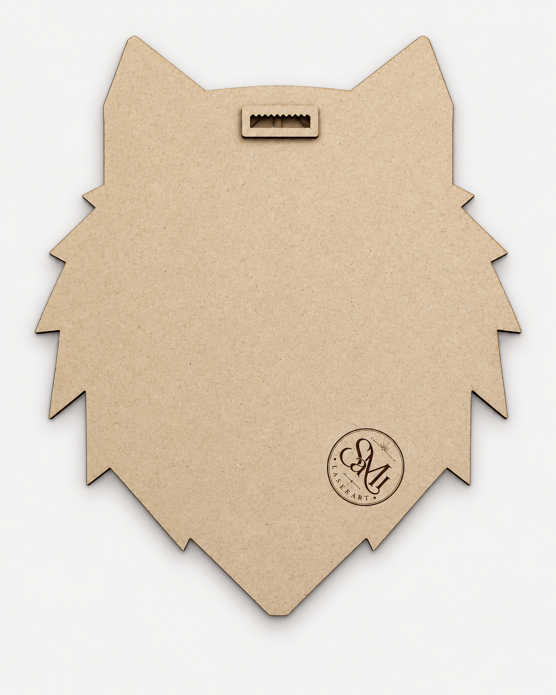 Rückseite des handbemalten geometrischen Wolf-Wandbilds aus MDF mit integrierter Aufhängung und Sami LaserArt Logo