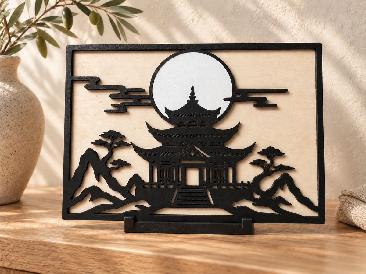 Handbemaltes Japan-Aufstellbild mit Pagode in Titanweiß