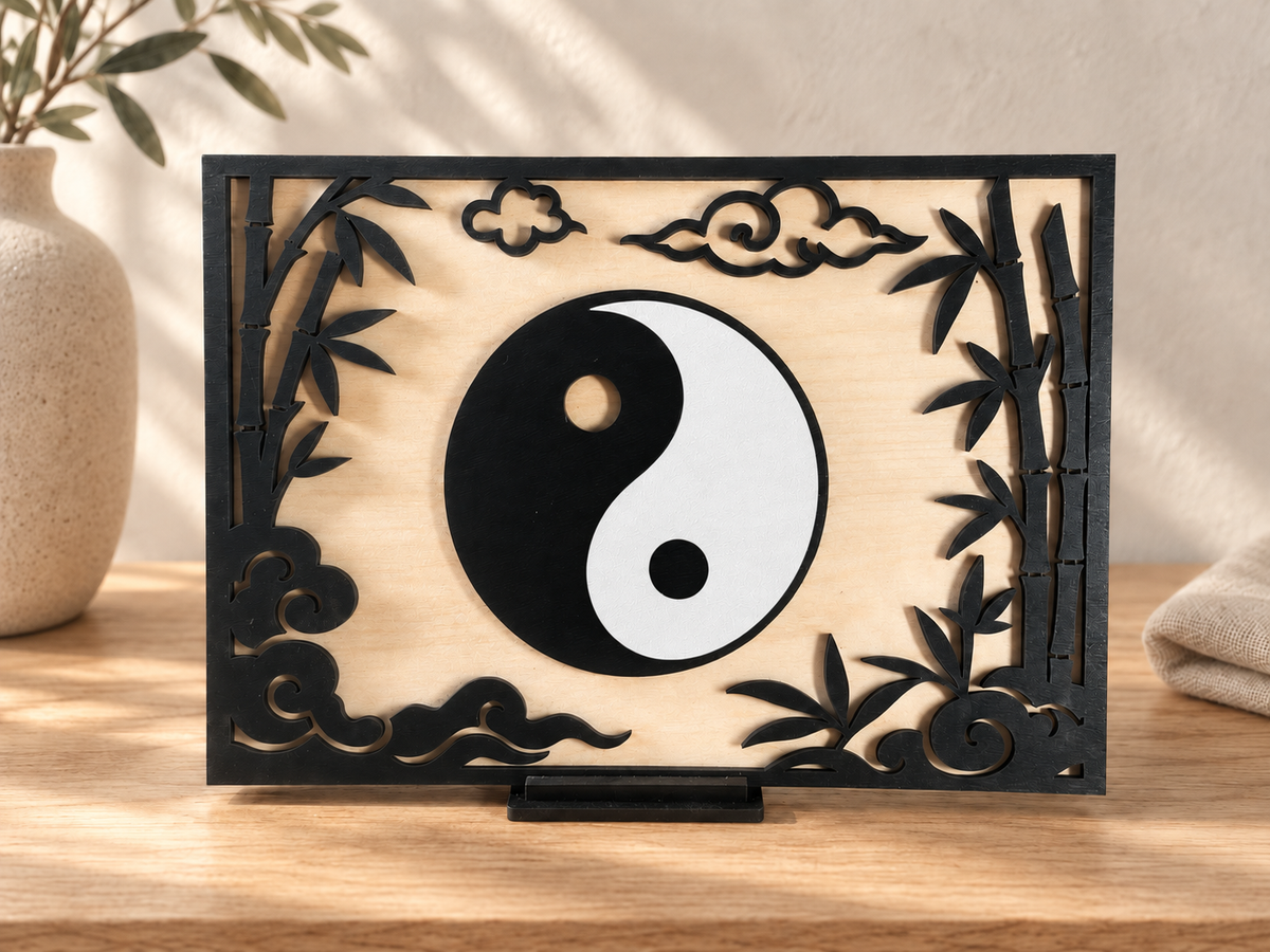 Handbemaltes Yin-Yang-Aufstellbild in Titanweiß